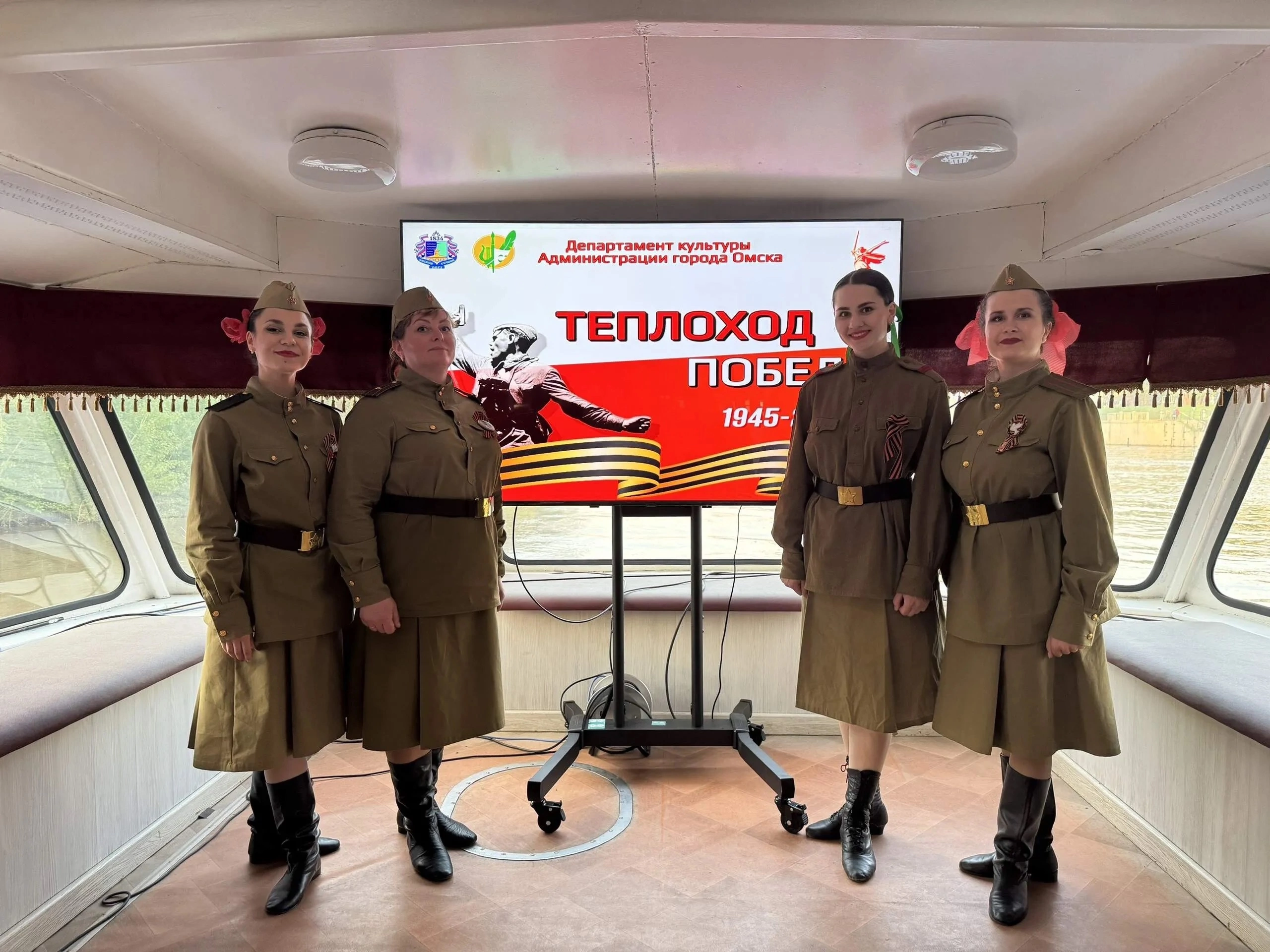 Теплоход Победы в Омске 